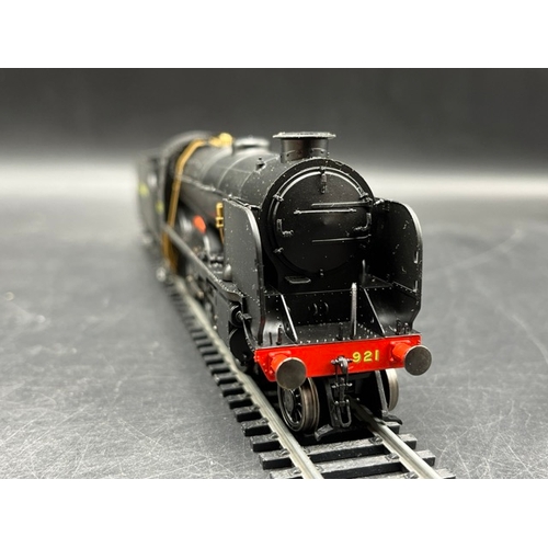 292 - Three 'OO' gauge Boxed Hornby Steam Locomotives, each Tested Runners
(1800g)
Hornby R3458 Class V Sc... 