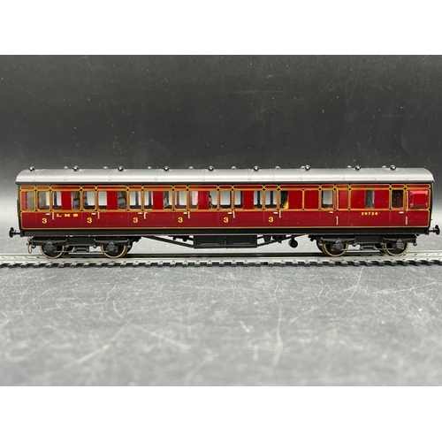 351 - Lawrence Goddard Scale Models LMS Full Panel Brake 3rd Coach No.20720 in Maroon
(350g)
Signed 'Premi... 