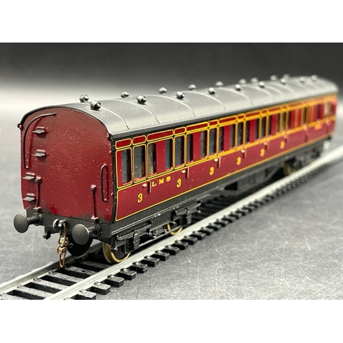 351 - Lawrence Goddard Scale Models LMS Full Panel Brake 3rd Coach No.20720 in Maroon
(350g)
Signed 'Premi... 