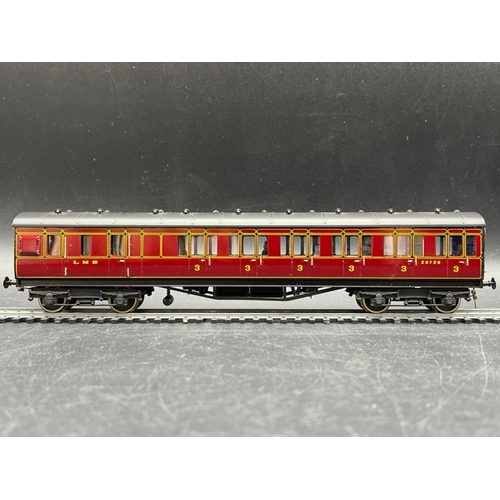 351 - Lawrence Goddard Scale Models LMS Full Panel Brake 3rd Coach No.20720 in Maroon
(350g)
Signed 'Premi... 