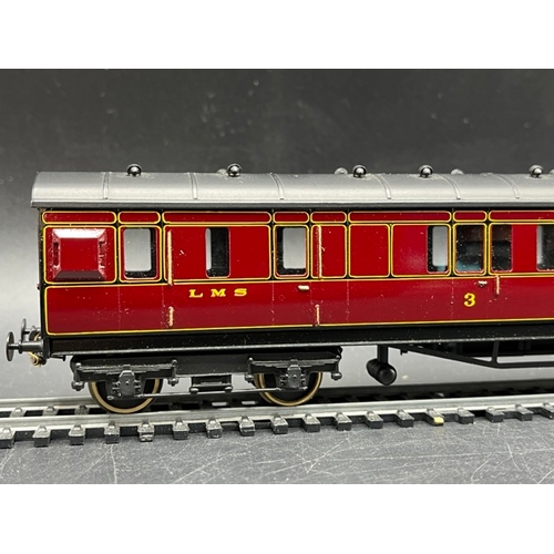 351 - Lawrence Goddard Scale Models LMS Full Panel Brake 3rd Coach No.20720 in Maroon
(350g)
Signed 'Premi... 