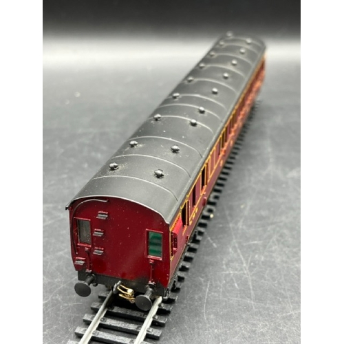 351 - Lawrence Goddard Scale Models LMS Full Panel Brake 3rd Coach No.20720 in Maroon
(350g)
Signed 'Premi... 