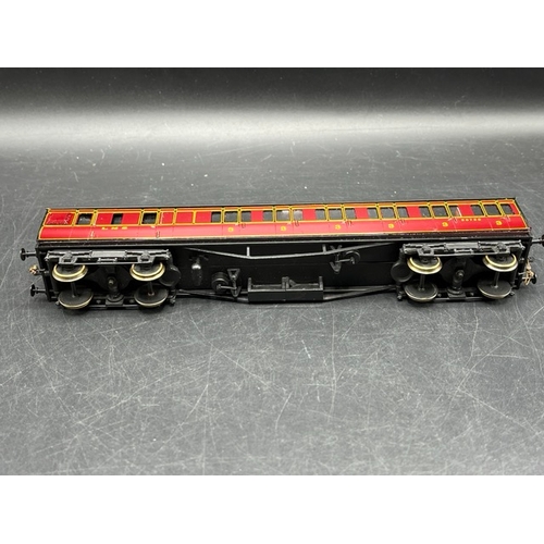 351 - Lawrence Goddard Scale Models LMS Full Panel Brake 3rd Coach No.20720 in Maroon
(350g)
Signed 'Premi... 