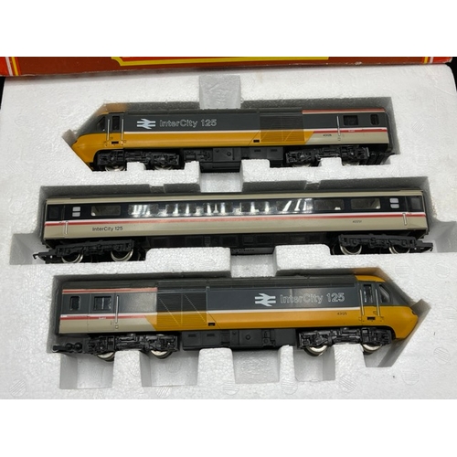 221 - Hornby R.401 InterCity 125 OO gauge Train Pack, Tested Runner
(700g)
Boxed 3 coach InterCity 125 tra... 