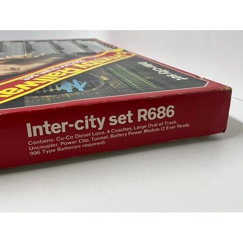 223 - Hornby R686 Inter-city Electric train set 'OO' gauge, Co-Co Diesel Tested Runner
(1700g)
Appears com... 