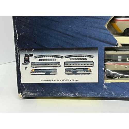 224 - Hornby R695 High Speed Train Inter City set, Loco Tested Runner with lights
(2000g)
Swallow livery, ... 