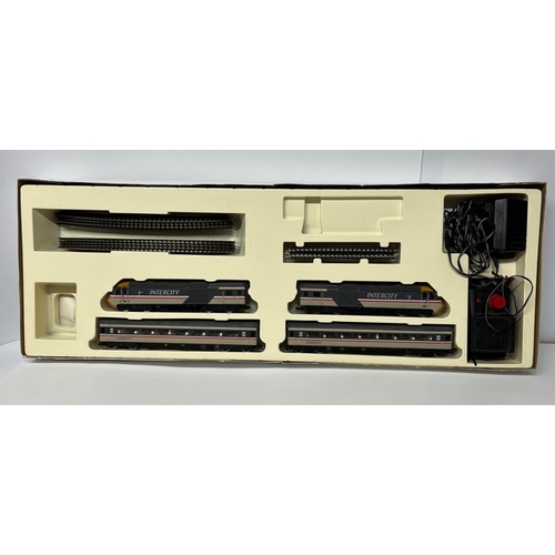 224 - Hornby R695 High Speed Train Inter City set, Loco Tested Runner with lights
(2000g)
Swallow livery, ... 