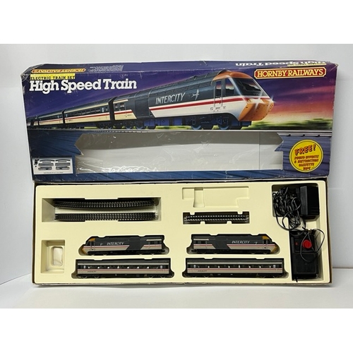 224 - Hornby R695 High Speed Train Inter City set, Loco Tested Runner with lights
(2000g)
Swallow livery, ... 