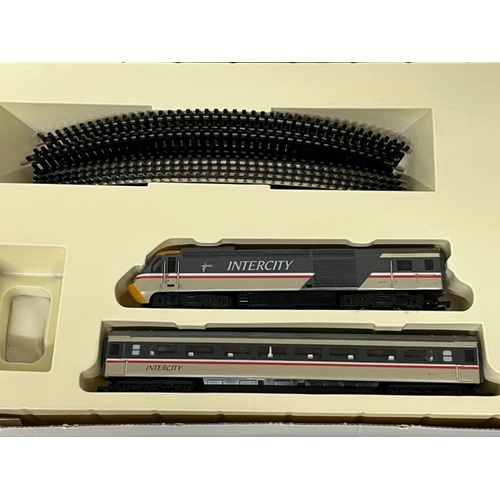 224 - Hornby R695 High Speed Train Inter City set, Loco Tested Runner with lights
(2000g)
Swallow livery, ... 