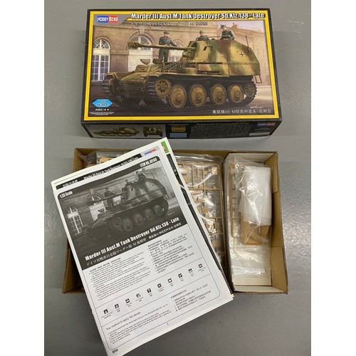 28 - 8 Unbuilt Model Kits 1/35 and 1/72 Scale. (4000g)

1. Hobby Boss - German VK.3001(P) - 83891 - 1/35 ... 