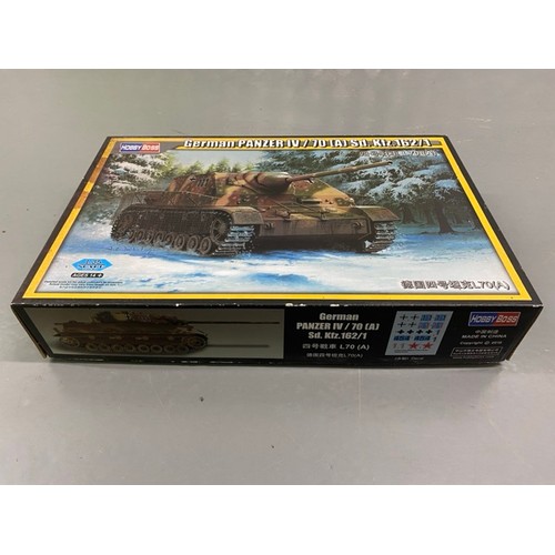 28 - 8 Unbuilt Model Kits 1/35 and 1/72 Scale. (4000g)

1. Hobby Boss - German VK.3001(P) - 83891 - 1/35 ... 