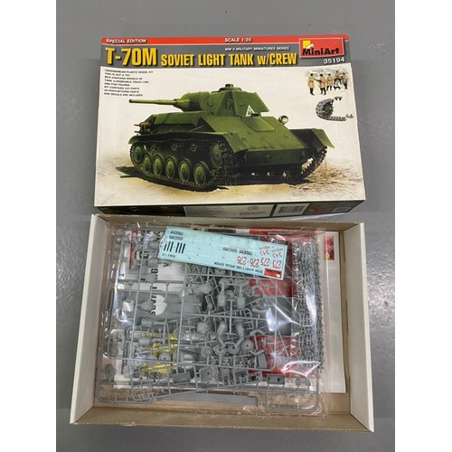 28 - 8 Unbuilt Model Kits 1/35 and 1/72 Scale. (4000g)

1. Hobby Boss - German VK.3001(P) - 83891 - 1/35 ... 