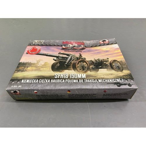 28 - 8 Unbuilt Model Kits 1/35 and 1/72 Scale. (4000g)

1. Hobby Boss - German VK.3001(P) - 83891 - 1/35 ... 