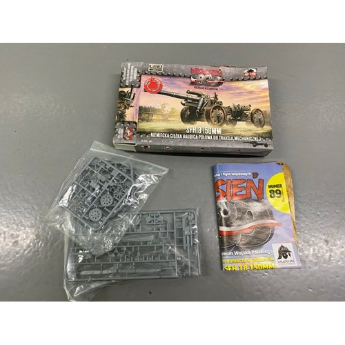 28 - 8 Unbuilt Model Kits 1/35 and 1/72 Scale. (4000g)

1. Hobby Boss - German VK.3001(P) - 83891 - 1/35 ... 