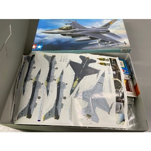 29 - 4 Model Kits - Airfix & Tamiya 1/32, 1/48, 1/72. (6000g) (4).

1. Airfix - Gloster Javelin FAW.9/9R ... 