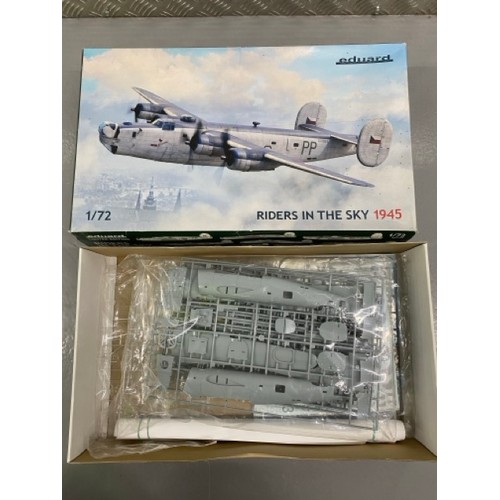 30 - 3 Eduard Model Plane Kits - 1/72 Scale. (3000g) (3).

1.Eduard - Spitfire HF Mk.VIII - 7449 - 1/72 S... 