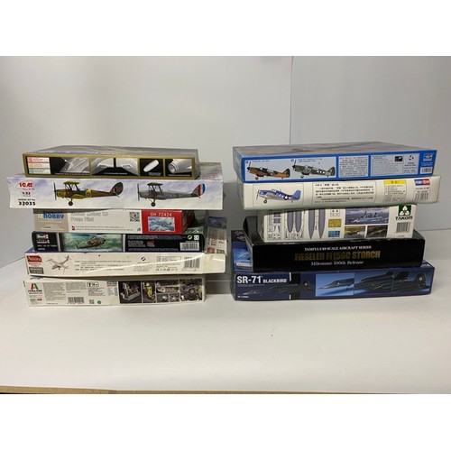 32 - 12 Plane Model Kits (4000g) (12)
DH Vampire FB.5 - 5085 - 1/72 Scale
IBM DH. 82A Tiger Moth - 32035 ... 