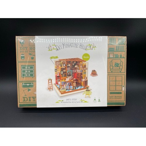 34 - 3 New & Sealed Wooden Model Kits. (2600g)
UGEARS Model Mechanical Flower.
UGEARS Model U9 Grand Prix... 