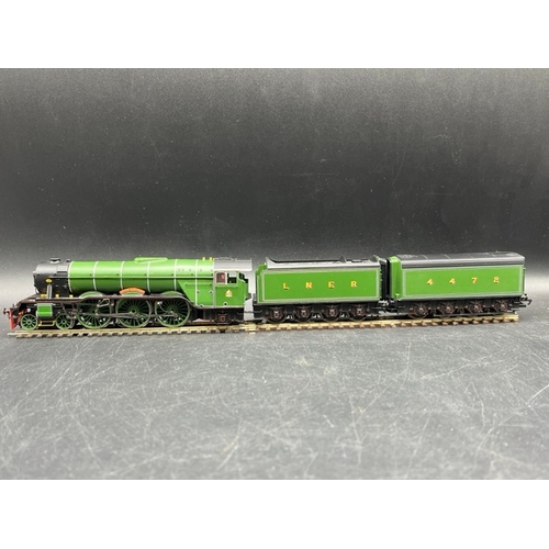 225 - Hornby R2953 Flying Scotsman USA 1969 Train Pack with Class A3 4472 'Flying Scotsman' double tender ... 