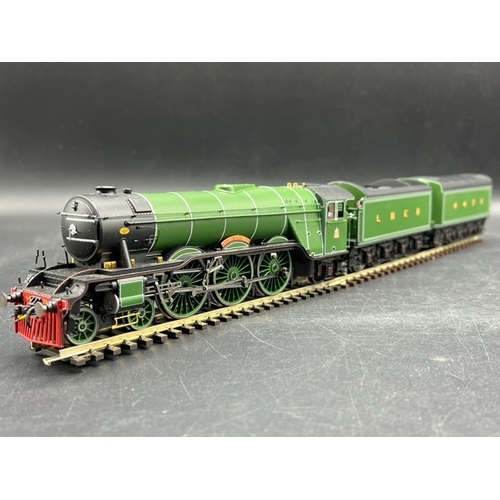 225 - Hornby R2953 Flying Scotsman USA 1969 Train Pack with Class A3 4472 'Flying Scotsman' double tender ... 