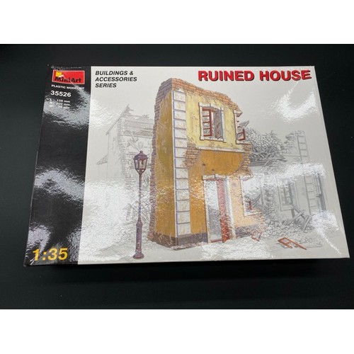 36 - Over 30 Unbuilt/Sealed Figures Model Kits - 1/35 Scale. (3500g). (32)
MB (Master Box Ltd)
Eastern Re... 