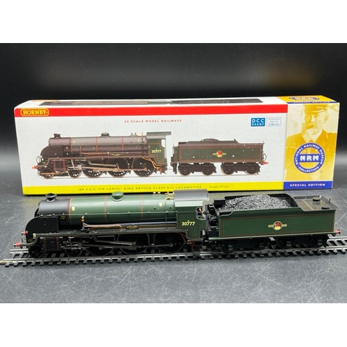 295 - Two Hornby OO gauge Steam Locomotives in Boxes, both Tested Runners
(1200g)
Hornby R2638 Class N15 4... 