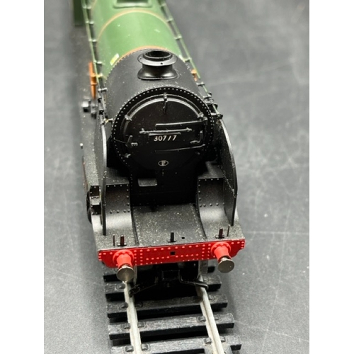 295 - Two Hornby OO gauge Steam Locomotives in Boxes, both Tested Runners
(1200g)
Hornby R2638 Class N15 4... 