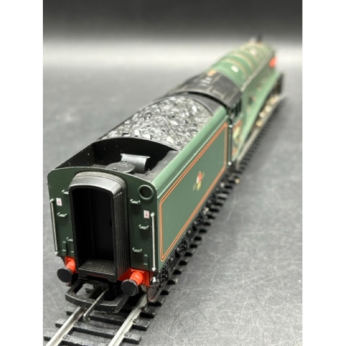 297 - Two Hornby OO gauge Steam Locomotives in Boxes, both Tested Runners
(1200g)
Hornby R2342 Class A3 4-... 