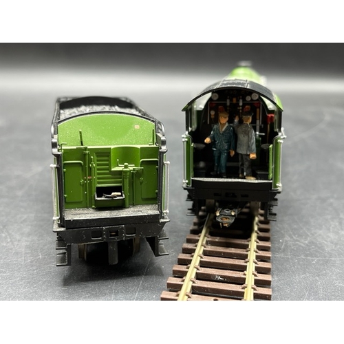 298 - Two Hornby OO gauge LNER Steam Locomotives in Boxes, both Tested Runners
(1100g)
Hornby R2405 Class ... 