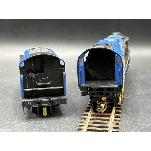 300 - Two Hornby OO gauge Steam Locomotives in Boxes, both Tested Runners
(1200g)
Hornby R2910 Class A4 4-... 