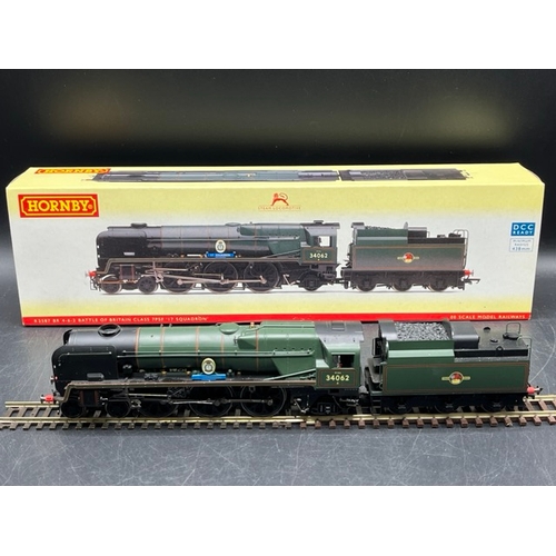 301 - Two 'Squadron' Hornby OO gauge Steam Locomotives in Boxes, one Tested Runner
(1300g)
Hornby R2587 Re... 