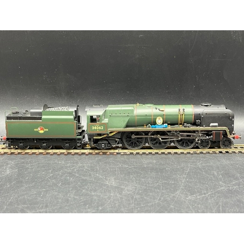 301 - Two 'Squadron' Hornby OO gauge Steam Locomotives in Boxes, one Tested Runner
(1300g)
Hornby R2587 Re... 