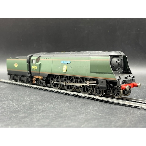 301 - Two 'Squadron' Hornby OO gauge Steam Locomotives in Boxes, one Tested Runner
(1300g)
Hornby R2587 Re... 