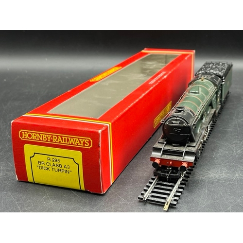 306 - Four Hornby Margate OO gauge Steam Locomotives in Boxes, each Tested Runners
(2000g)
Hornby R376 LNE... 