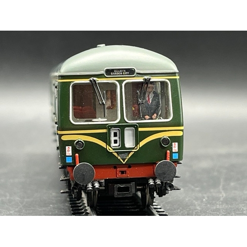 175 - Bachmann Branchline 31-326 Class 105 2 car Cravens DMU in BR green with speed whiskers. Kings Cross/... 