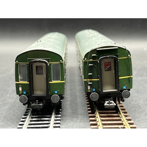 175 - Bachmann Branchline 31-326 Class 105 2 car Cravens DMU in BR green with speed whiskers. Kings Cross/... 