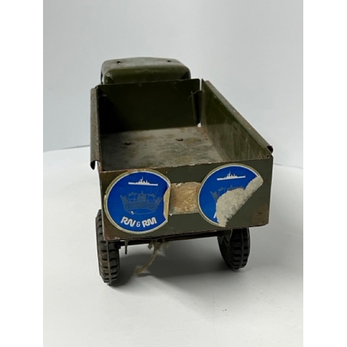 362 - Tri-ang Army Transport Truck from Triang Junior Series
(1400g)
Missing details
38cms