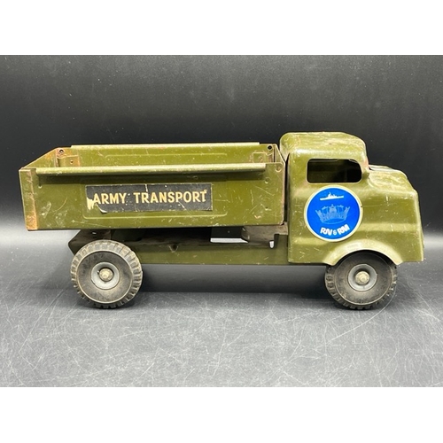 362 - Tri-ang Army Transport Truck from Triang Junior Series
(1400g)
Missing details
38cms