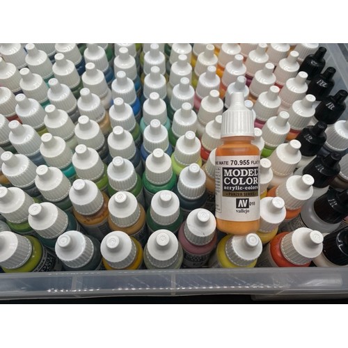 300 Modelling Paints, Model Colors, Tamiya & Italerie. (14000g) Some 