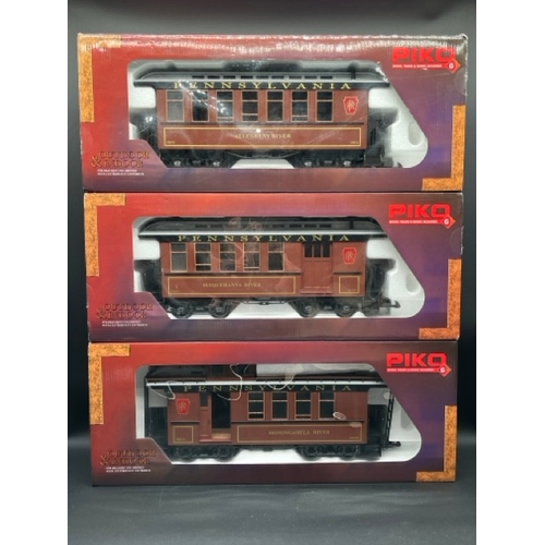 111 - Three G scale Piko 'As New' North American outline Rolling stock, 'Ready-to-Roll'
(5000g)
Pennsylvan... 