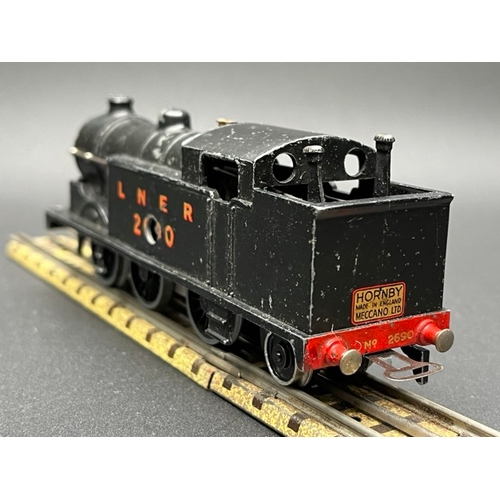 159 - Hornby Dublo DL7 Pre War Clockwork LNER Class N2 0-6-2 Tank Loco 2690
(300g)
Mechanism not tested, n... 