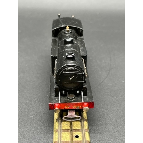 159 - Hornby Dublo DL7 Pre War Clockwork LNER Class N2 0-6-2 Tank Loco 2690
(300g)
Mechanism not tested, n... 