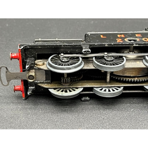 159 - Hornby Dublo DL7 Pre War Clockwork LNER Class N2 0-6-2 Tank Loco 2690
(300g)
Mechanism not tested, n... 