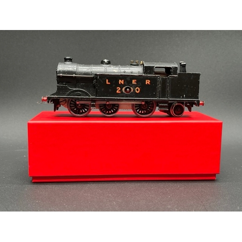 159 - Hornby Dublo DL7 Pre War Clockwork LNER Class N2 0-6-2 Tank Loco 2690
(300g)
Mechanism not tested, n... 