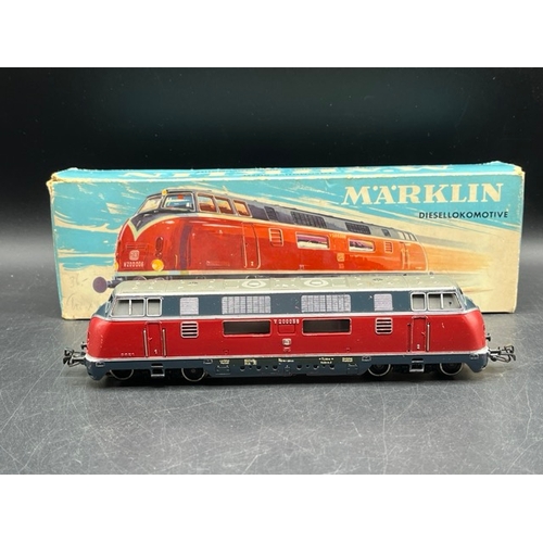 73 - 4 HO Märklin locomotives with 10 Boxed and un-boxed Rolling-stock
(3000g)
Locomotives NOT Tested as ... 