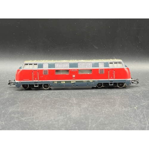 73 - 4 HO Märklin locomotives with 10 Boxed and un-boxed Rolling-stock
(3000g)
Locomotives NOT Tested as ... 