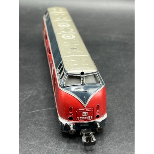 73 - 4 HO Märklin locomotives with 10 Boxed and un-boxed Rolling-stock
(3000g)
Locomotives NOT Tested as ... 