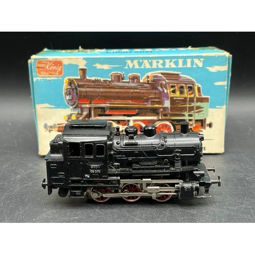 73 - 4 HO Märklin locomotives with 10 Boxed and un-boxed Rolling-stock
(3000g)
Locomotives NOT Tested as ... 