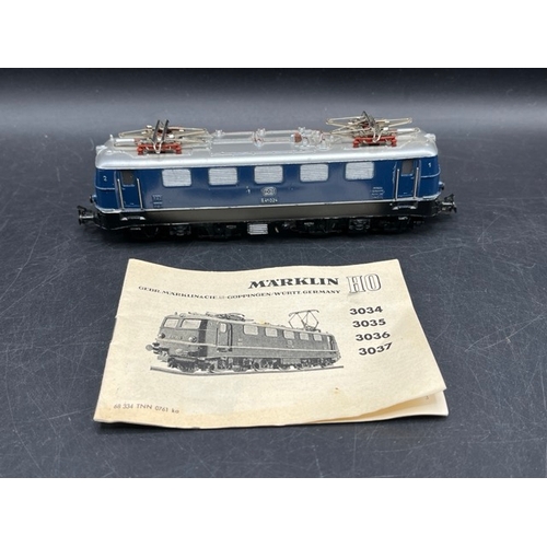 73 - 4 HO Märklin locomotives with 10 Boxed and un-boxed Rolling-stock
(3000g)
Locomotives NOT Tested as ... 