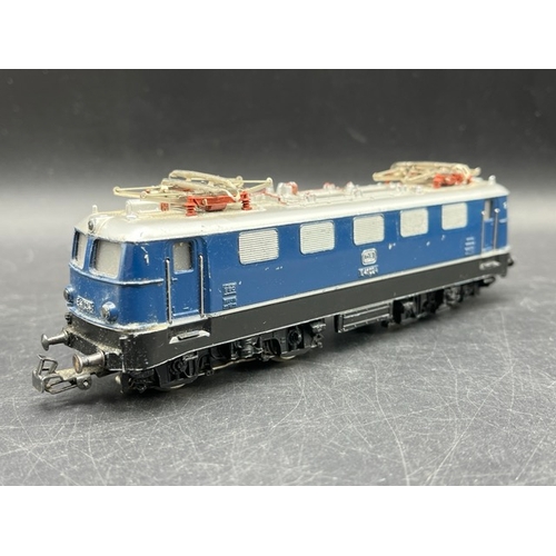 73 - 4 HO Märklin locomotives with 10 Boxed and un-boxed Rolling-stock
(3000g)
Locomotives NOT Tested as ... 